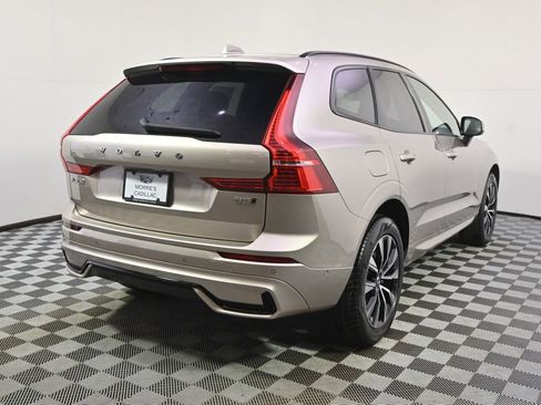 Used 2025 Volvo XC60 B5 Plus AWD/4WD image 6