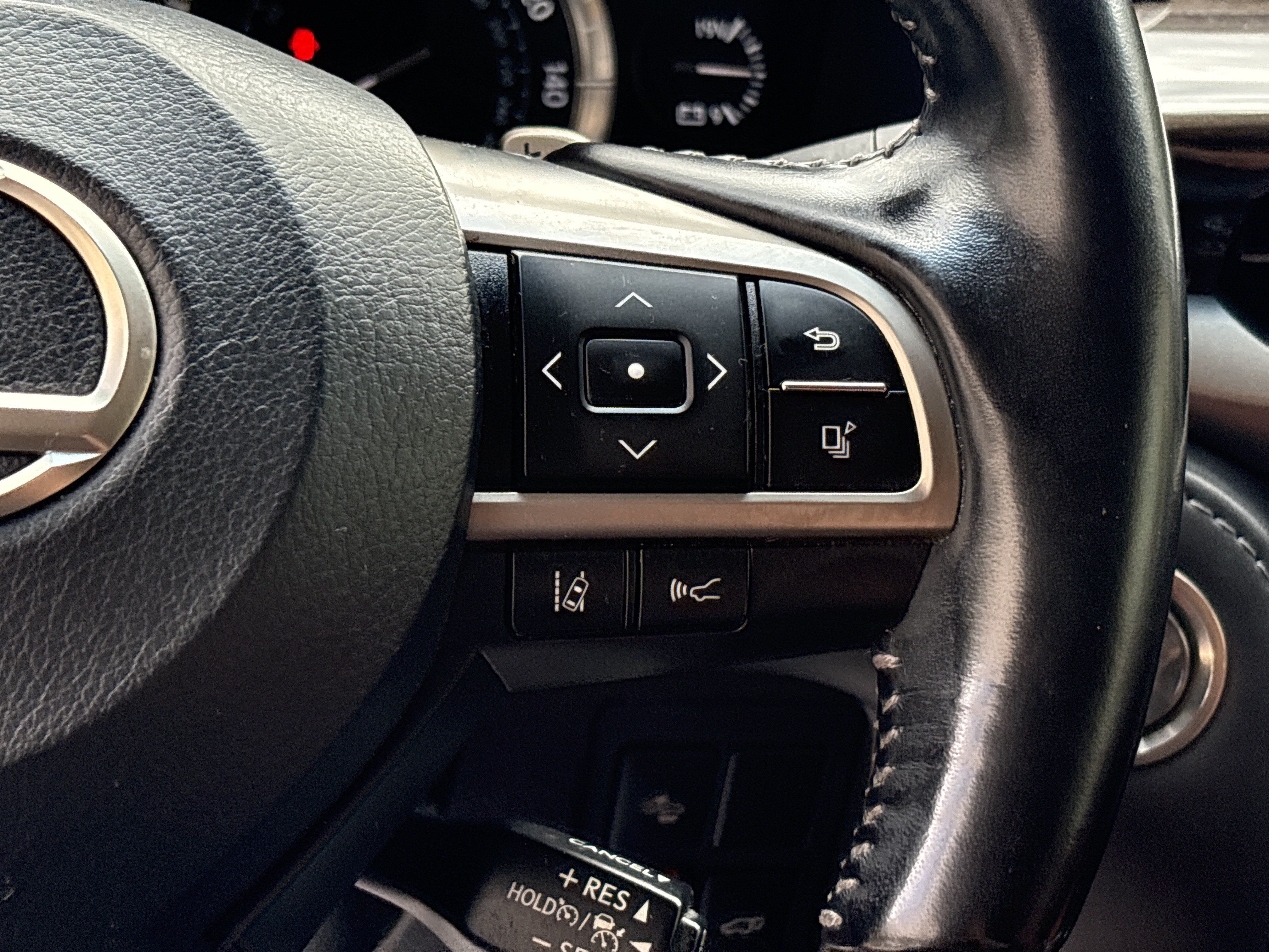 Used 2021 Lexus LX 570 4WD w/ Luxury Package image 20