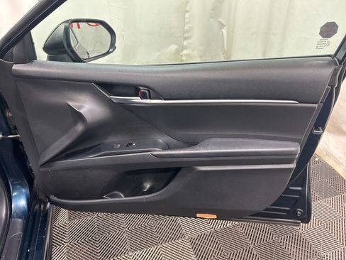 Used 2019 Toyota Camry SE image 11