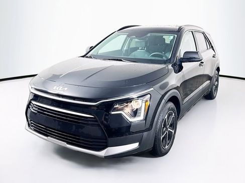 Used 2025 Kia Niro LX image 1