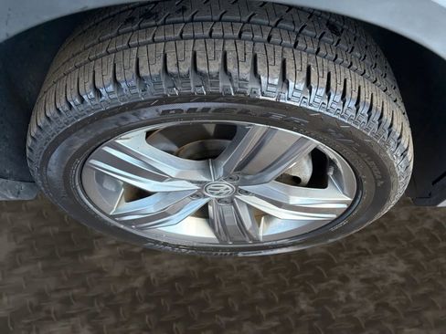 Used 2020 Volkswagen Tiguan SEL image 39