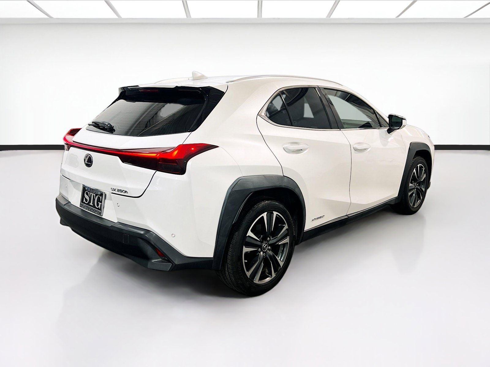 Used 2021 Lexus UX 250h w/ Accessory Package (Z1) AWD/4WD image 4