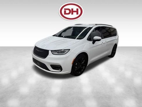 Used 2023 Chrysler Pacifica Touring-L w/ S Appearance Package FWD image 10