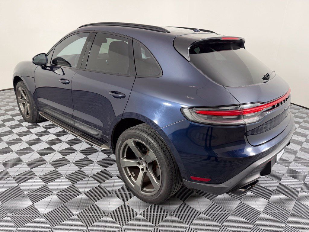 Certified 2023 Porsche Macan AWD/4WD image 3