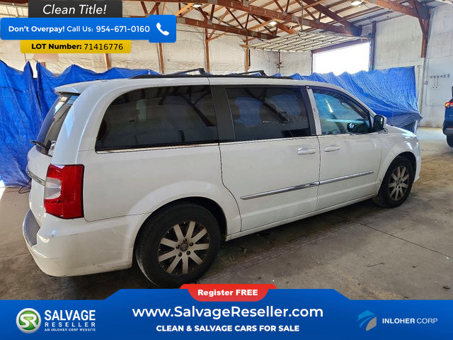 Used 2014 Chrysler Town & Country Touring FWD image 4
