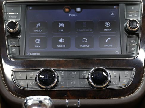 Used 2018 Bentley Bentayga AWD/4WD image 42