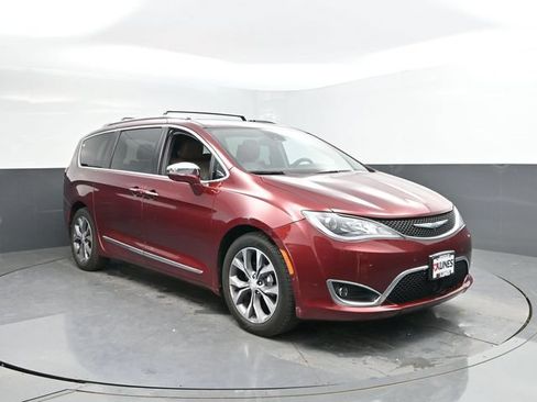 Used 2017 Chrysler Pacifica Limited FWD image 4