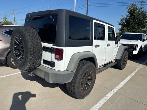 Used 2014 Jeep Wrangler Unlimited Rubicon w/ Connectivity Group AWD/4WD image 3