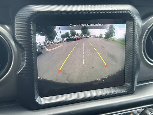 Used 2023 Jeep Wrangler Unlimited w/ Sun & Screen Package AWD/4WD image 31