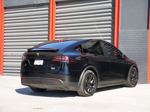 Used 2022 Tesla Model X Plaid image 5
