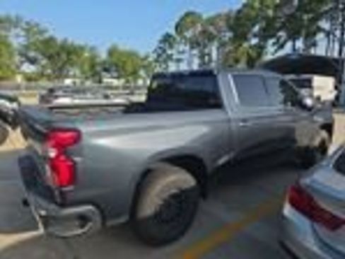 Used 2022 Chevrolet Silverado 1500 LTZ w/ LTZ Premium Package AWD/4WD image 2