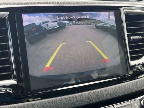 Used 2024 Chrysler Pacifica Touring-L FWD image 29