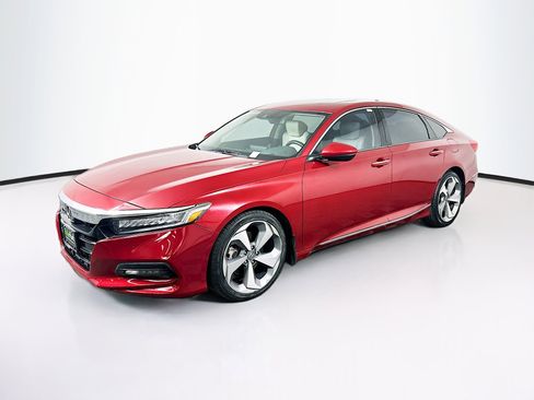 Used 2018 Honda Accord Touring image 3