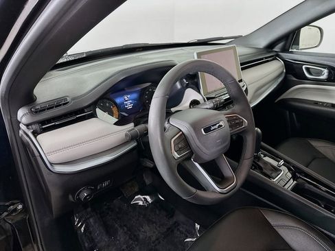 Certified 2025 Jeep Compass Limited image 16