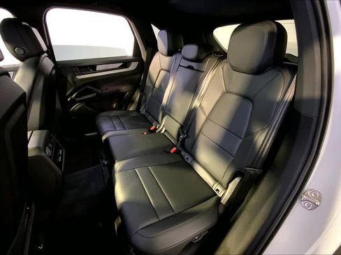 Used 2025 Porsche Cayenne image 24