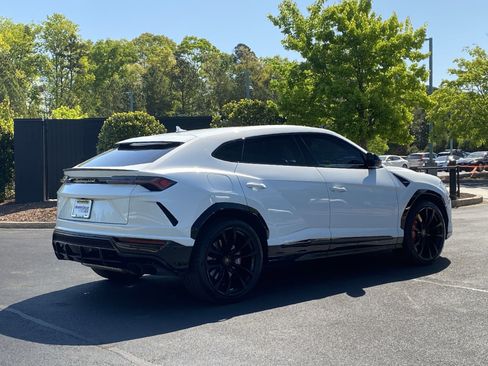 Used 2022 Lamborghini Urus image 3