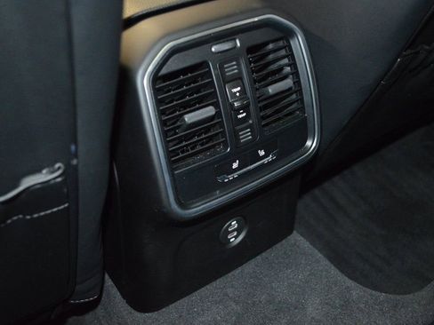 Certified 2025 Porsche Macan AWD/4WD image 35