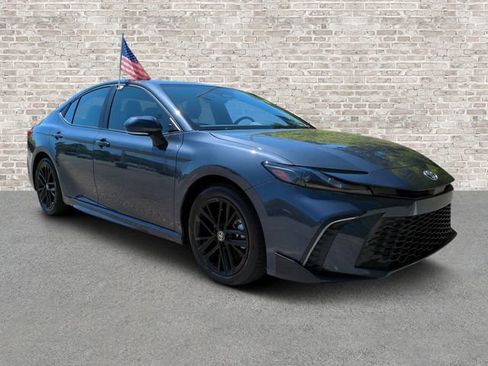 Used 2026 Toyota Camry SE w/ Convenience Package image 1