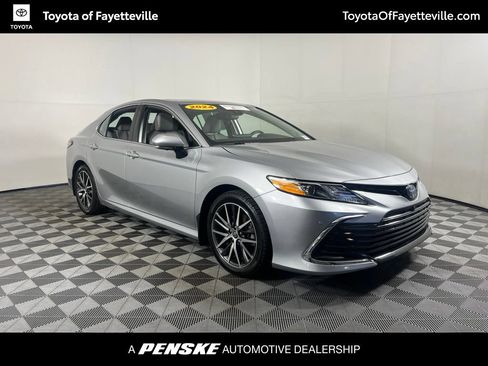 Used 2024 Toyota Camry XLE w/ Navigation Package FWD image 6