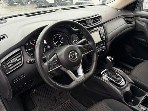 Used 2019 Nissan Rogue SV image 14