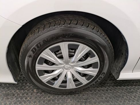 Used 2019 Toyota Camry LE FWD image 7