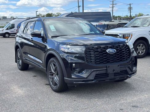 New 2026 Ford Explorer ST-Line w/ ST-Line Street Pack AWD/4WD image 2