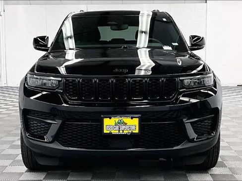 Used 2024 Jeep Grand Cherokee Altitude AWD/4WD image 4