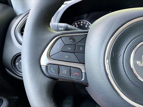 Certified 2022 Jeep Renegade Latitude AWD/4WD image 28