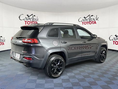 Used 2016 Jeep Cherokee Trailhawk w/ Comfort/Convenience Group AWD/4WD image 7