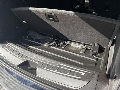 Used 2021 Cadillac Escalade Premium Luxury image 23