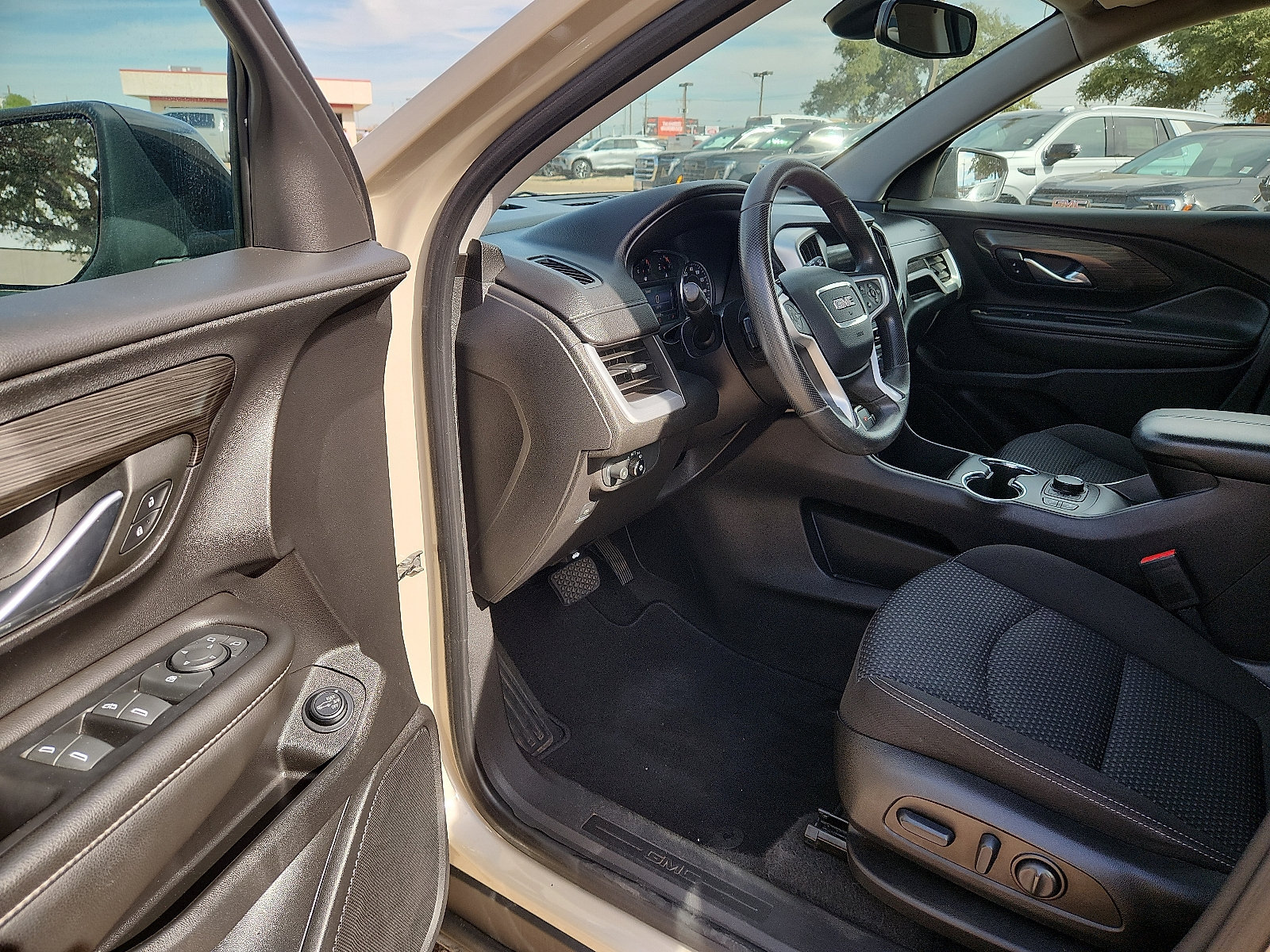 Used 2023 GMC Terrain SLE w/ Driver Convenience Package FWD image 16