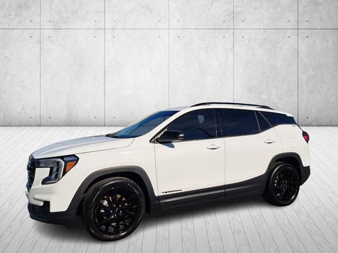 Used 2023 GMC Terrain SLT w/ Elevation Edition image 8