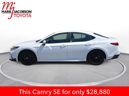 Used 2025 Toyota Camry SE w/ Convenience Package FWD image 14