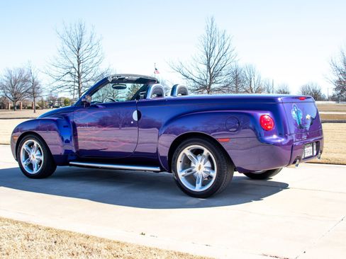 Used 2004 Chevrolet SSR w/ Preferred Equipment Group image 40