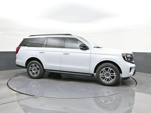 New 2026 Ford Expedition Active RWD image 17