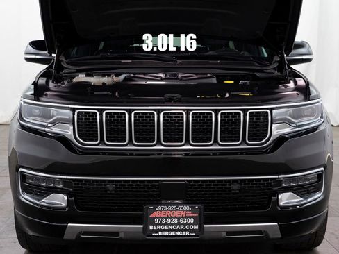 Used 2024 Jeep Wagoneer Series III AWD/4WD image 3