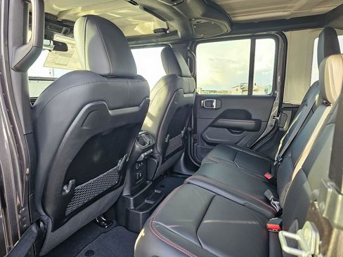 New 2026 Jeep Wrangler Unlimited Rubicon w/ Xtreme 35 Tire Package image 7