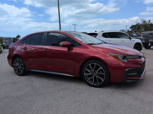 Used 2020 Toyota Corolla SE w/ SE Premium Package FWD image 2