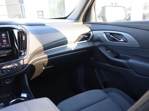 Used 2023 Chevrolet Traverse LT FWD image 13
