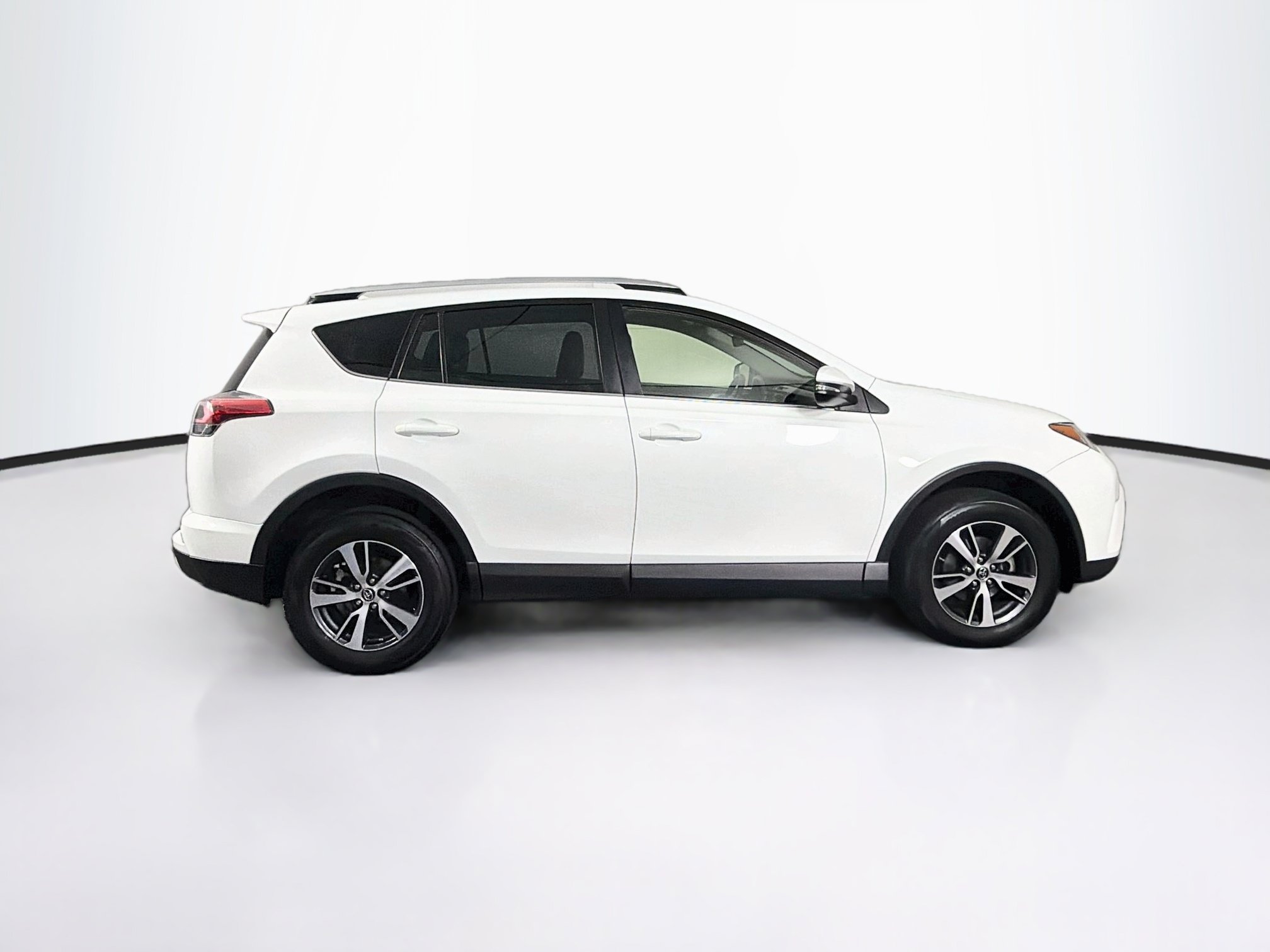 Used 2016 Toyota RAV4 XLE FWD image 10