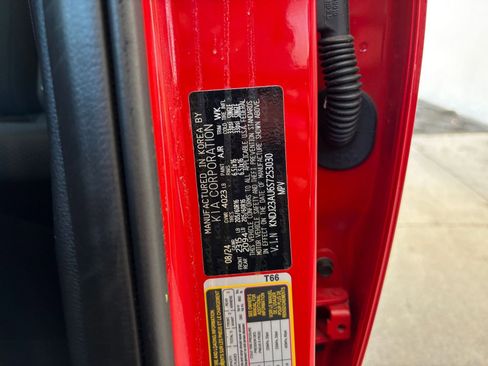 Used 2025 Kia Soul LX w/ LX Technology Package FWD image 29