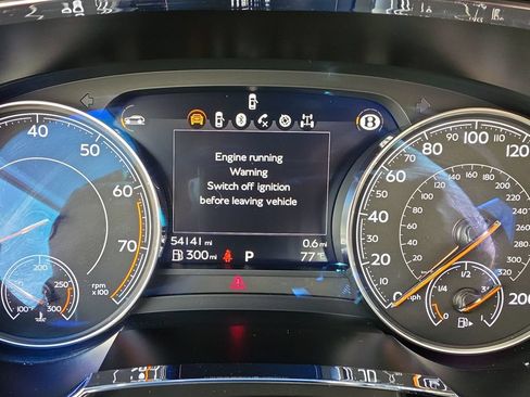 Used 2017 Bentley Bentayga AWD/4WD image 30