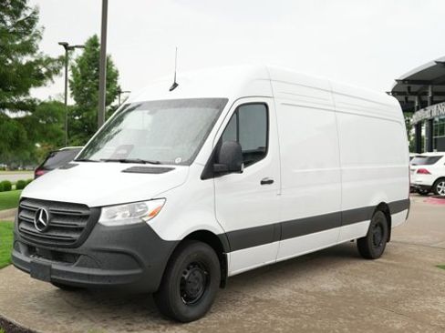 Used 2025 Mercedes-Benz Sprinter 2500 image 3