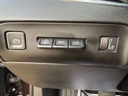 Used 2023 Buick Enclave Avenir image 22