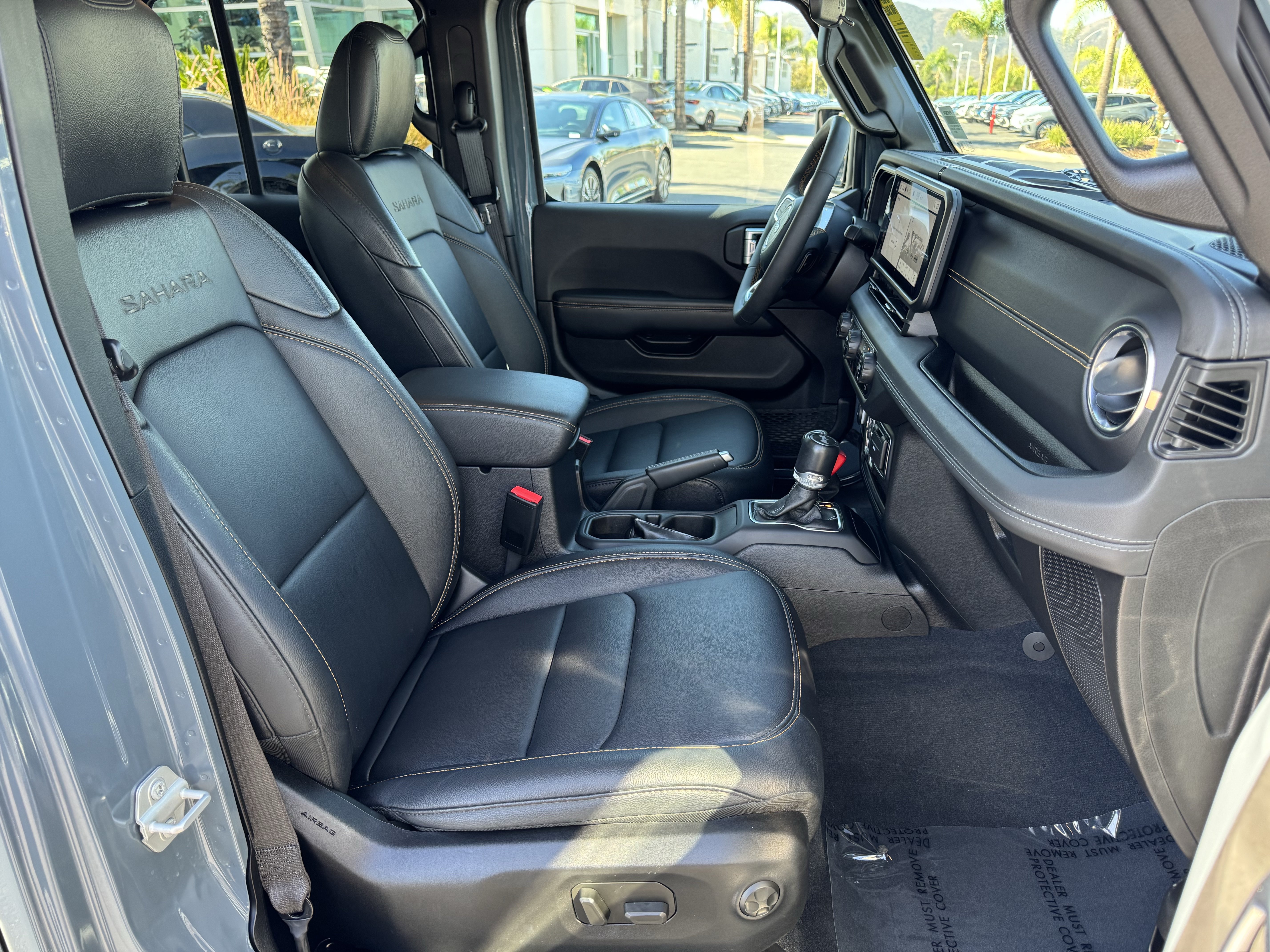 Used 2024 Jeep Wrangler Unlimited Sahara AWD/4WD image 35