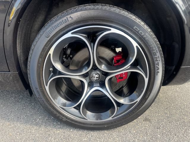 Used 2023 Alfa Romeo Stelvio Veloce AWD/4WD image 6