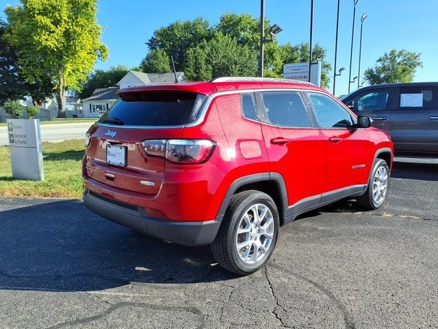 Used 2024 Jeep Compass Latitude AWD/4WD image 7