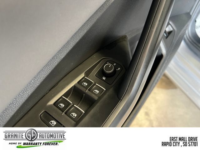 Used 2025 Volkswagen Jetta SE FWD image 20