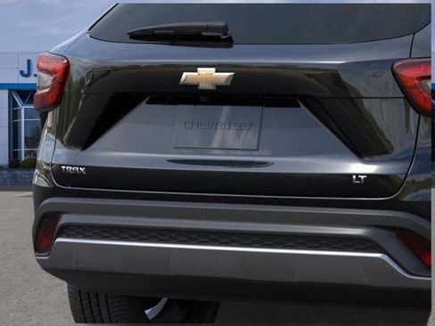 New 2026 Chevrolet Trax LT w/ Driver Confidence Package image 15
