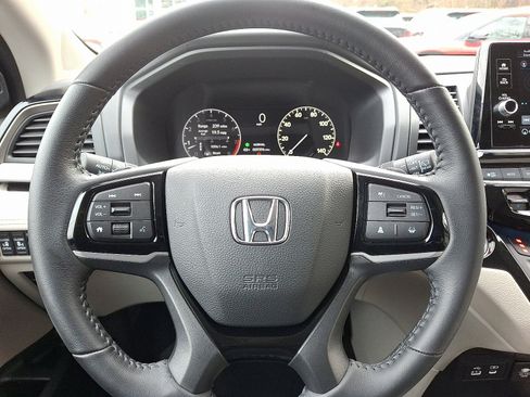 Certified 2025 Honda Odyssey Touring image 18